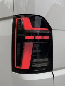 Facelift-Design LED-Rückleuchten Klarglas Schwarz passt für VW T5 ab 2009-2015