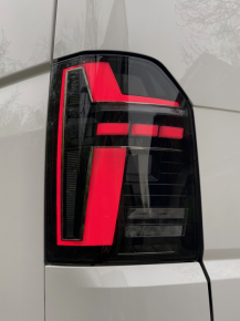 Facelift-Design LED-Rückleuchten Klarglas Schwarz passt für VW T5 ab 2009-2015